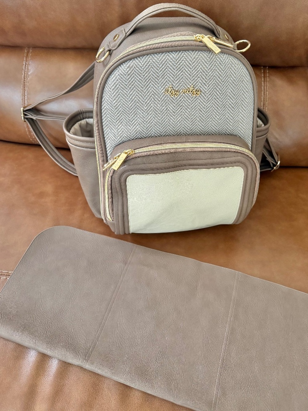 Itzy Ritzy Mini Plus Diaper Bag In Vanilla Latte